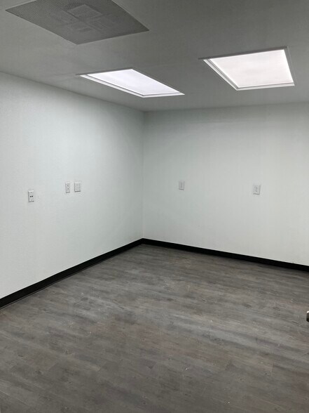 More Photos Of 5504 Forest Hill Dr, Fort Worth Warehouse For Sale