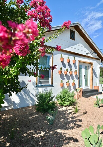More Photos Of 902 Main St, Blanco Office Residential For Sale