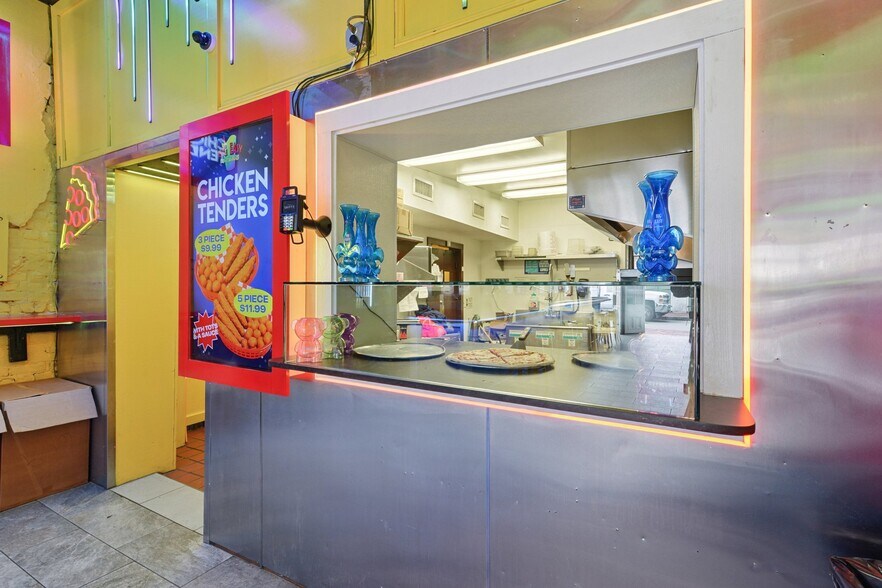 More Photos Of 609 Bourbon St, New Orleans General Retail For Lease