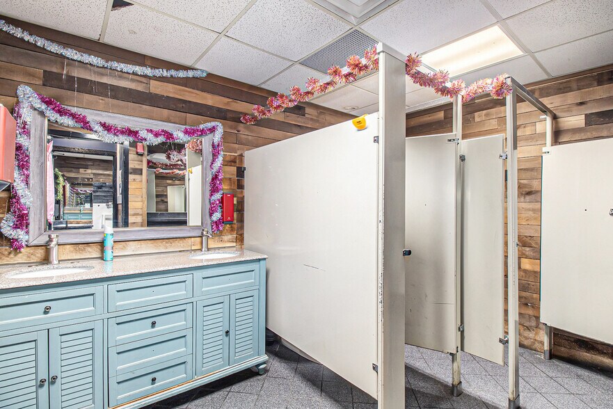 More Photos Of 5153 Fenton Rd, Flint Restaurant For Sale