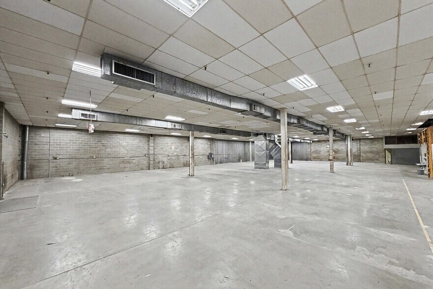 More Photos Of 113 SW 8th St, Des Moines Warehouse For Lease