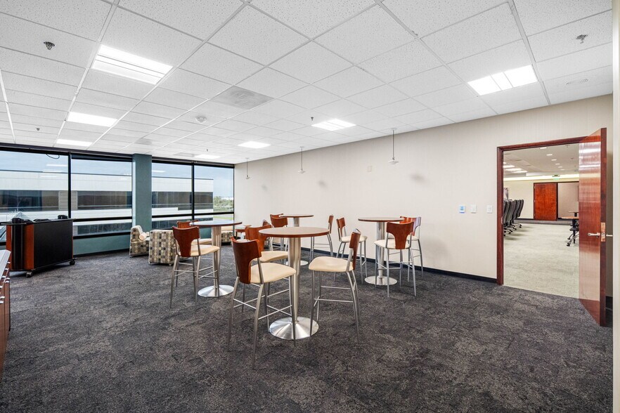 More Photos Of 6801 E Hillsborough Ave, Tampa Office Residential For Sale