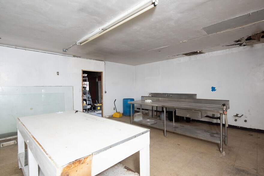 More Photos Of 132 S 1st St, Turlock Storefront For Sale