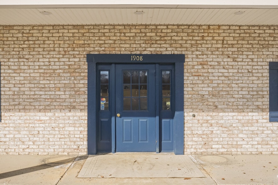 More Photos Of 1908 Water Level Rd, Somerset Specialty For Sale