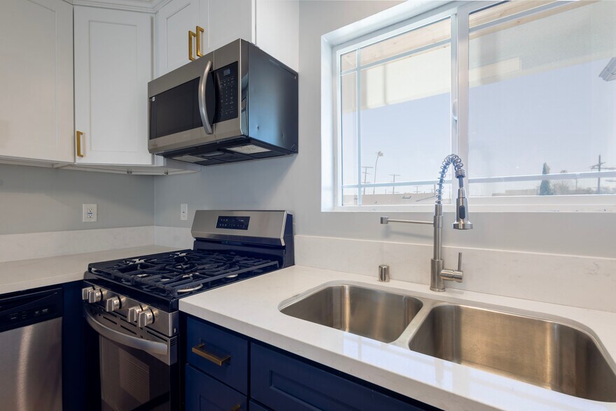 More Photos Of 3468 W 71st St, Los Angeles Apartments For Sale