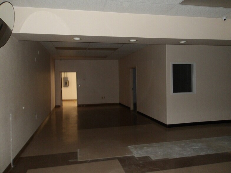 More Photos Of 707 W Sesame Dr, Harlingen Office For Sale