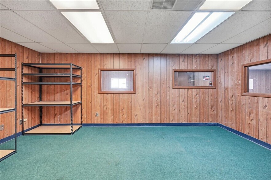 More Photos Of 3118 E Slaton Hwy, Lubbock Showroom For Sale