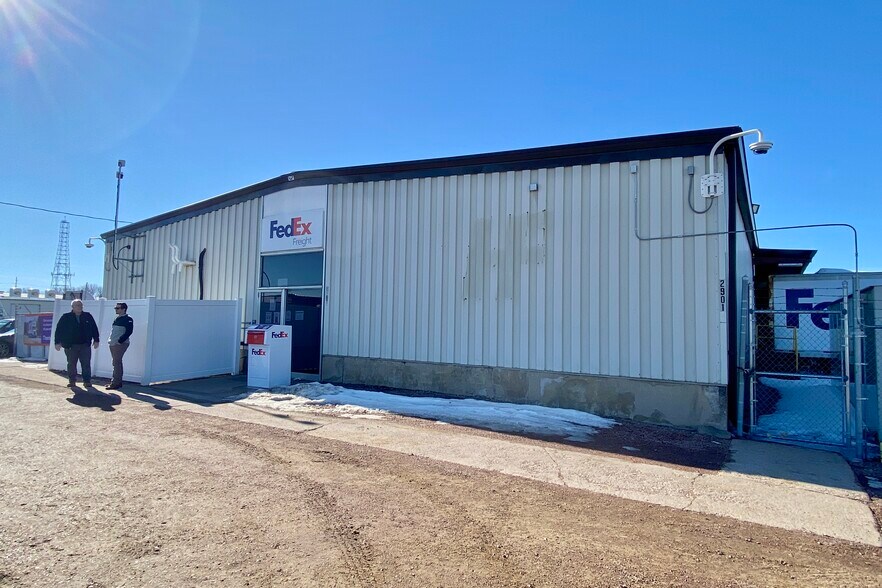 More Photos Of 2901 W 7th St, Sioux Falls Warehouse For Lease
