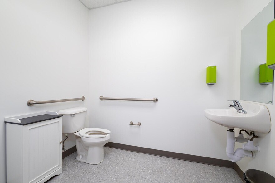 More Photos Of 66850 Executive Dr, Saint Clairsville Warehouse For Lease