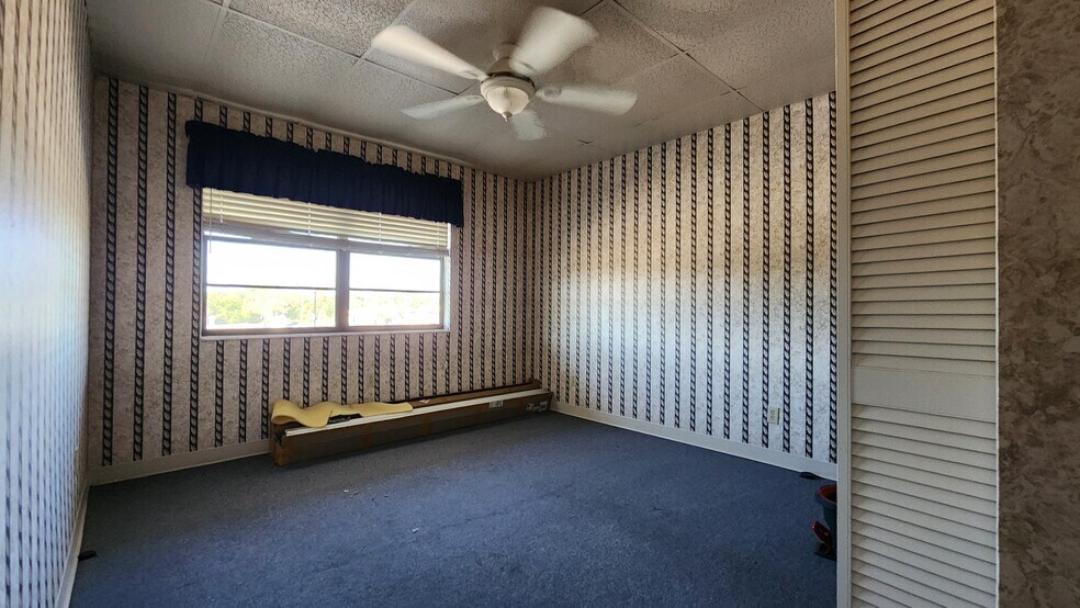 More Photos Of 1108 Commercial Way, Spring Hill Freestanding For Lease