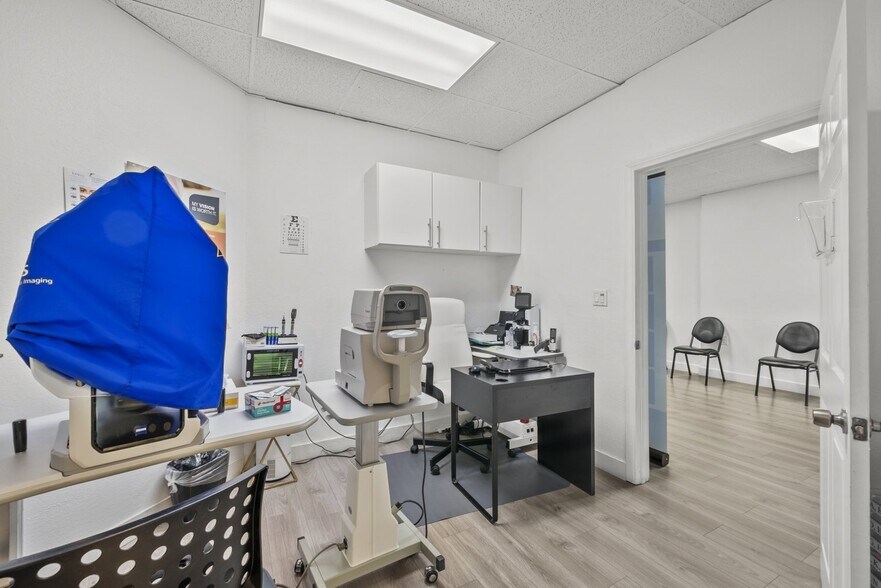 More Photos Of 516 W Lancaster Blvd, Lancaster Freestanding For Lease