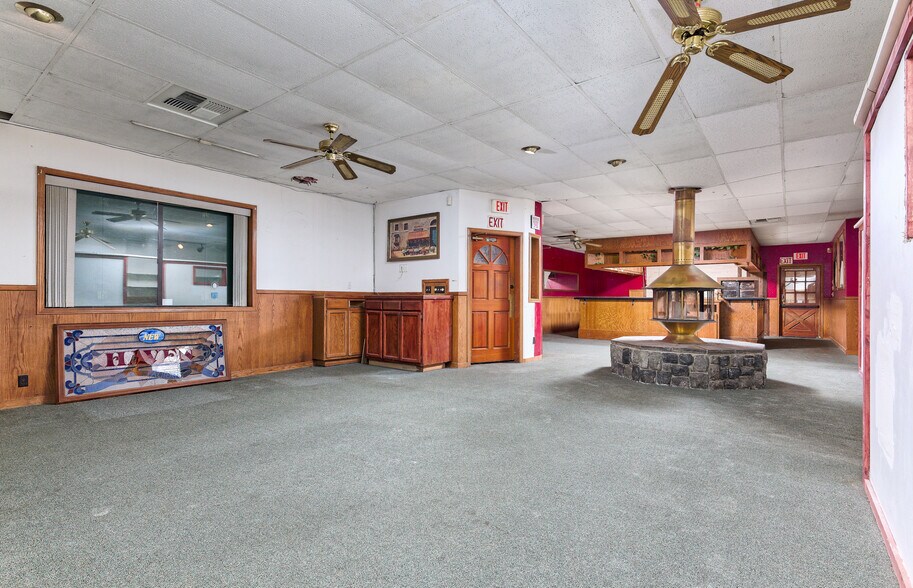 More Photos Of 6022 Pony Express Trl, Pollock Pines Freestanding For Sale