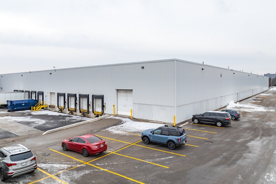 More Photos Of 8705 Torbram Rd, Brampton Warehouse For Lease