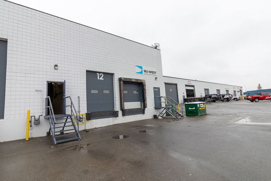 More Photos Of 7004-7042 30th St SE, Calgary Service For Lease