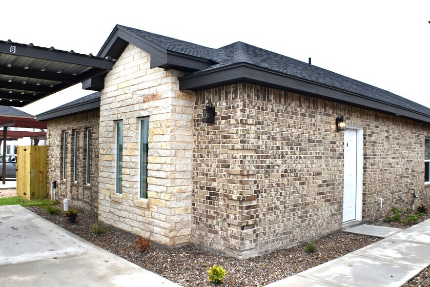 More Photos Of 2608 E Israel Ave, Alton Multifamily For Sale