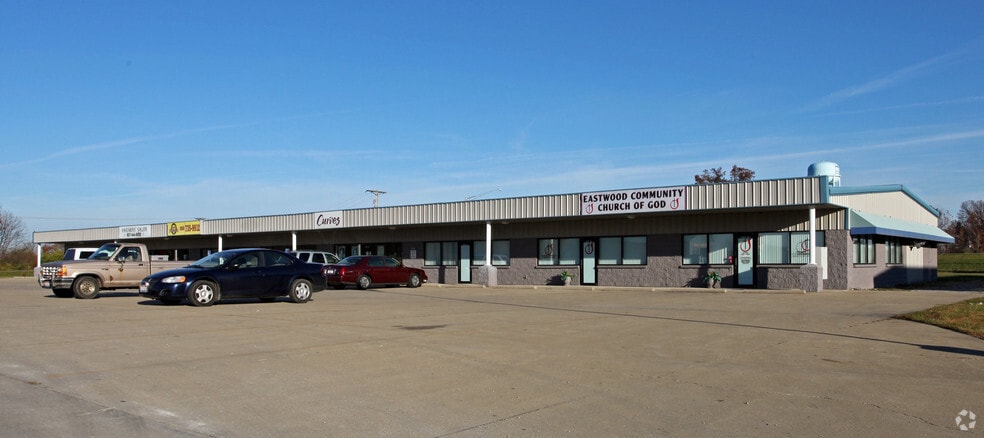 Primary Photo Of 101-117 32 Pky, Williamsburg Storefront For Lease