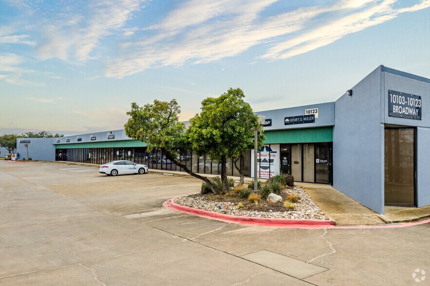 Primary Photo Of 10103-10123 Broadway St, San Antonio Research And Development For Lease