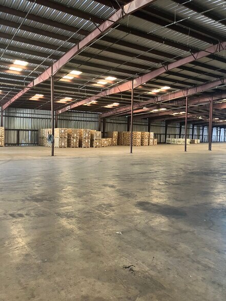More Photos Of 701 Xavier St, Alexandria Warehouse For Lease