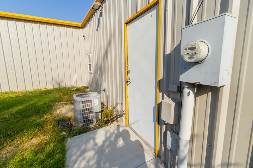 More Photos Of 1919 W Central Ave, El Dorado Warehouse For Lease