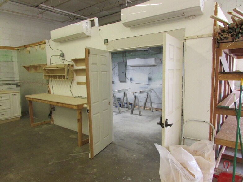 More Photos Of 131 SE Cholwell Ave, Bartlesville Warehouse For Sale