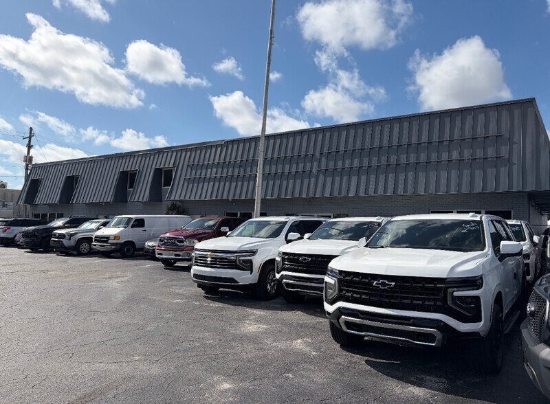 More Photos Of 742-750 W McNab Rd, Fort Lauderdale Showroom For Sale