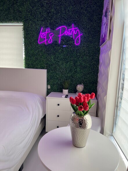 More Photos Of 1829 Fillmore St, Hollywood Hotel For Sale