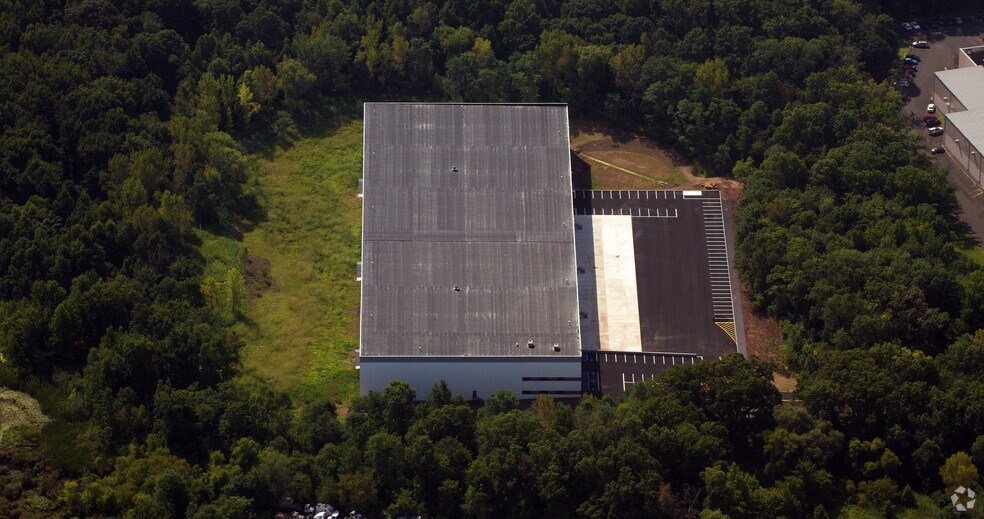 More Photos Of 303 Helen St, South Plainfield Warehouse For Lease