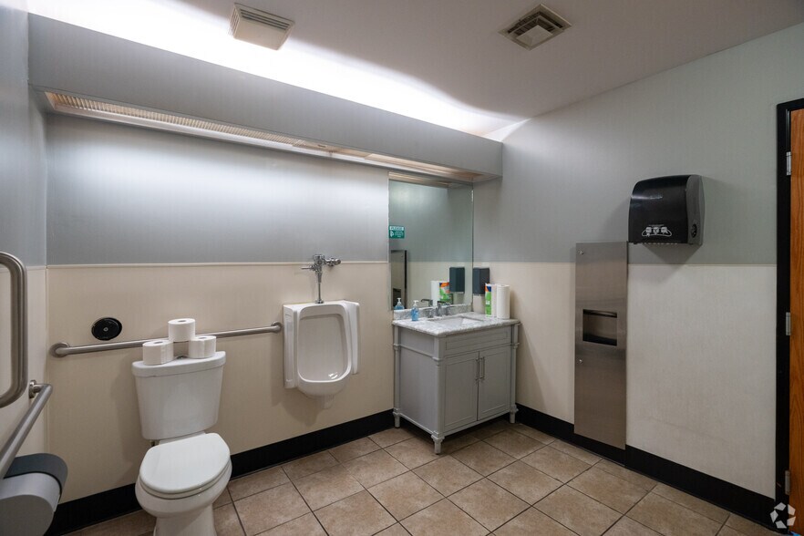 More Photos Of 3550 Odessa Way, Aurora Manufacturing For Lease