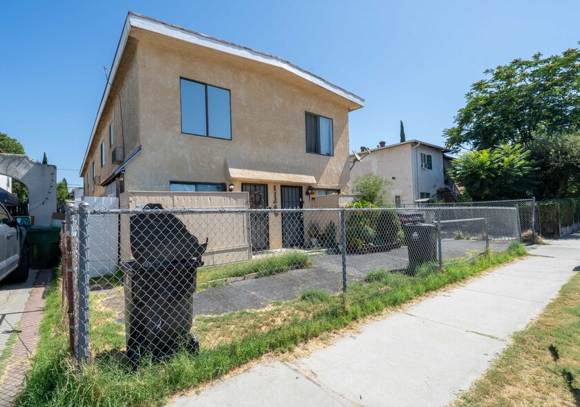 More Photos Of 11249 Emelita St, North Hollywood Apartments For Sale