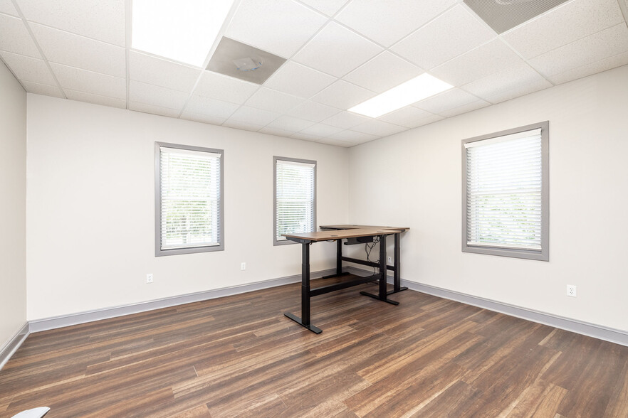 More Photos Of 411 Branchway Rd, Richmond Office Residential For Lease