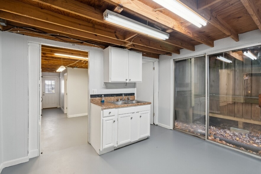 More Photos Of 705 Dunnington St, Columbia Freestanding For Sale