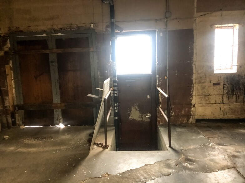 More Photos Of 1810-1816 Washington Ave, Saint Louis Warehouse For Sale