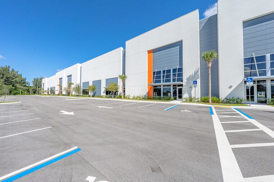 More Photos Of 3055 Burris Rd, Davie Unknown For Lease