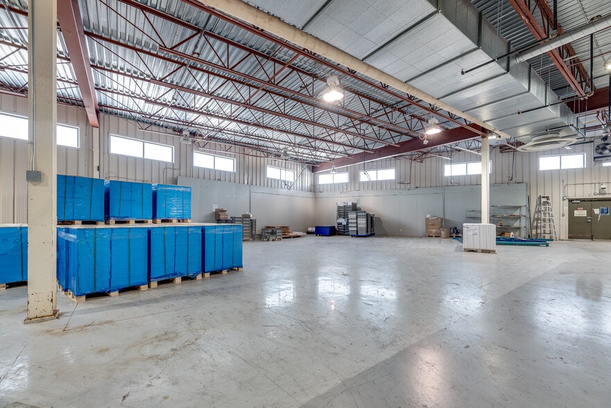 More Photos Of 47 Antares Dr, Ottawa Warehouse For Lease