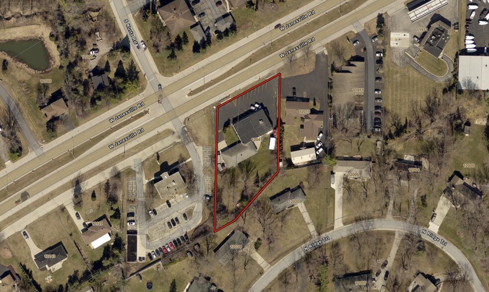 More Photos Of 12041 W Janesville Rd, Hales Corners Storefront For Lease