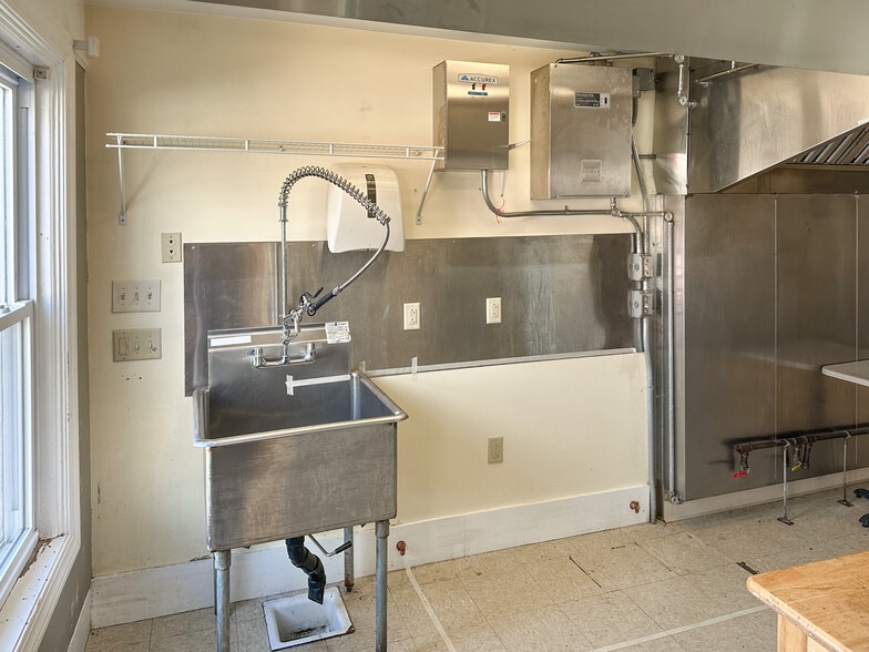 More Photos Of 31 Central Square, Troy Storefront Retail Residential For Lease