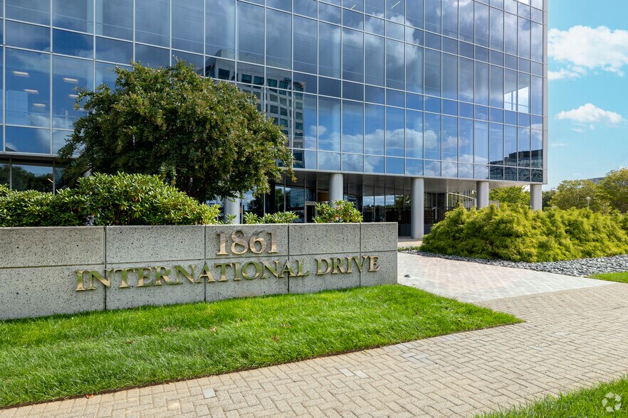 More Photos Of 1861 International Dr, Tysons Office For Lease