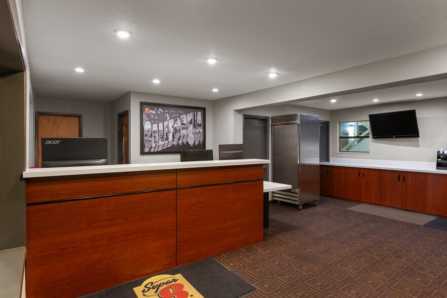 More Photos Of 888 S Main St, Fort Bragg Hotel For Sale