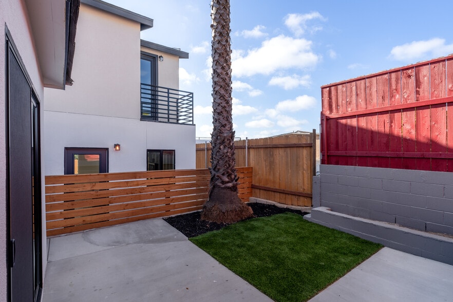 More Photos Of 6728 Thomson Ct, San Diego Apartments For Sale