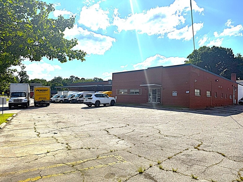 More Photos Of 1113 Capital Blvd, Raleigh Warehouse For Lease