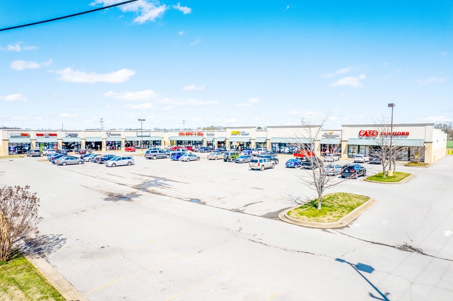 More Photos Of 3250 E Main St, Uvalde Storefront For Sale