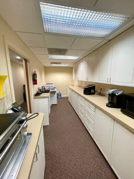 More Photos Of 499 W Plumb Ln, Reno Office For Sale
