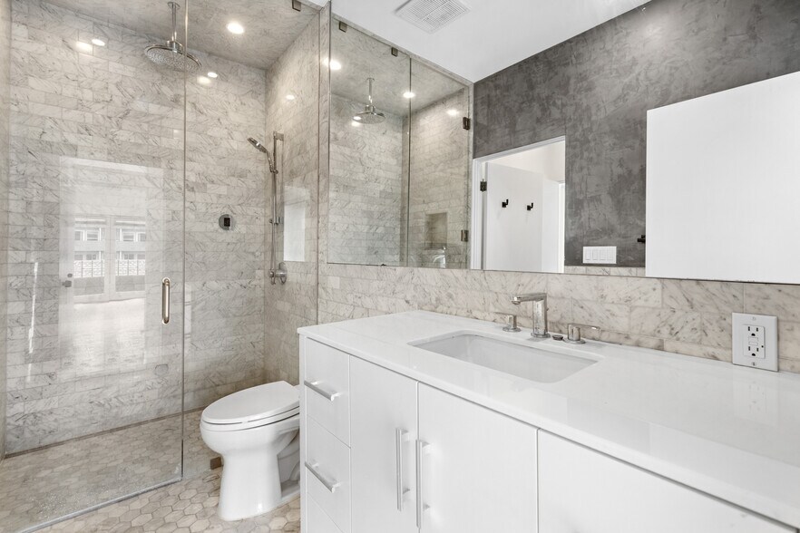 More Photos Of 22 28th Ave, Venice Apartments For Sale