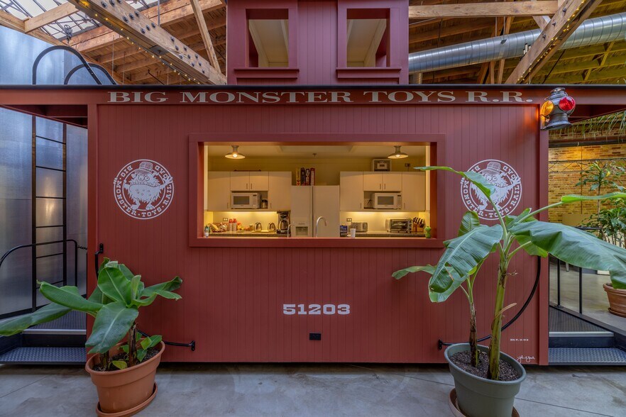 More Photos Of 21 S Racine Ave, Chicago Warehouse For Lease