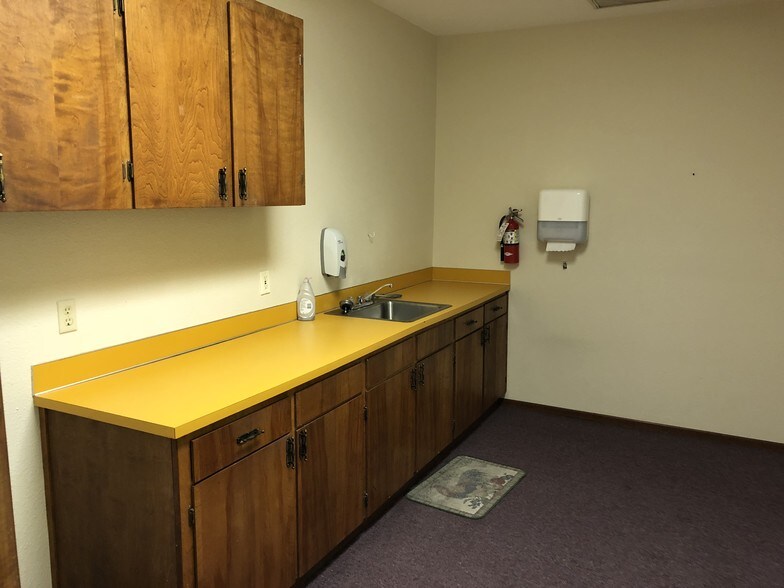 More Photos Of 4660 Portland Rd, Salem Office For Lease