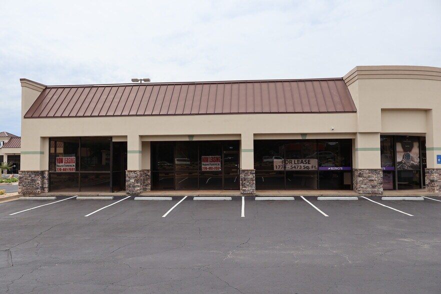 More Photos Of 380-384 Glynn St N, Fayetteville Freestanding For Lease