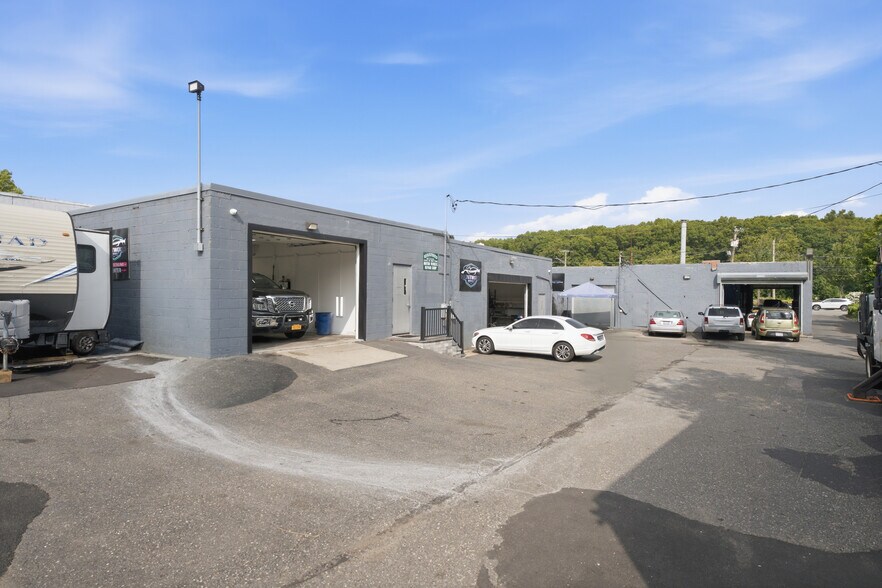 More Photos Of 1850 E Jericho Tpke, Huntington Auto Repair For Sale