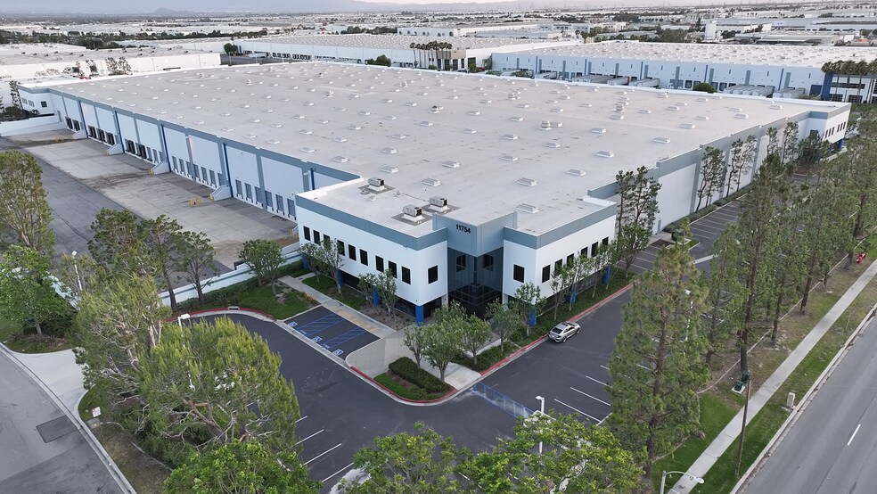 More Photos Of 11754 Cabernet Dr, Fontana Warehouse For Lease