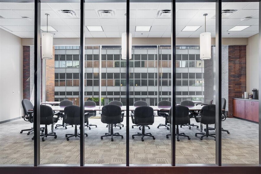 More Photos Of 400 Texas St, Shreveport Office For Lease