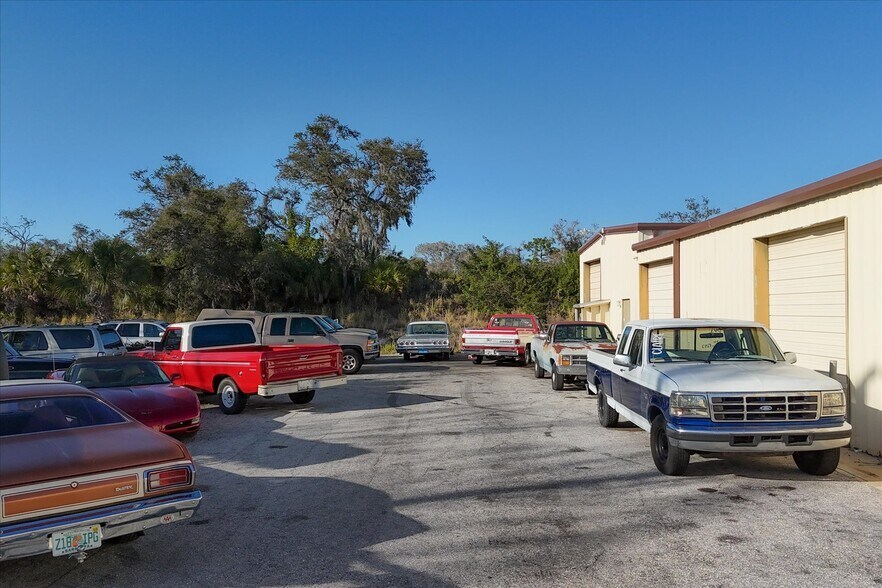 More Photos Of 5623-5627 Lawton Dr, Sarasota Warehouse For Sale